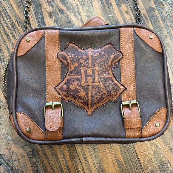 Hogwarts Harry Potter Crossbody Bag - Picture 1 of 6